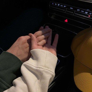 Telegram арнасының логотипі qalb_notasi — 𝑸𝒂𝒍𝒃 𝒏𝒐𝒕𝒂𝒔𝒊🎻