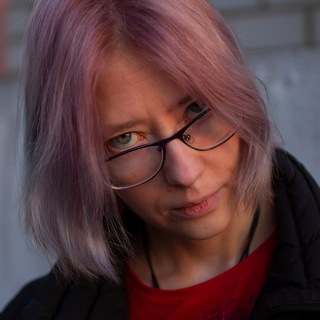 Логотип телеграм канала @raventores — ~Гнездо вороньих историй~