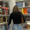 Логотип телеграм канала @readingwithjulia — Юля о страницах || julbook🐈‍⬛