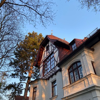 Логотип телеграм канала @riedelena_zuhause — Zuhause