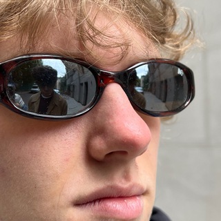 Логотип телеграм канала @romaemchipsy — рома ем чипсы