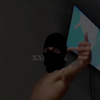 Логотип телеграм канала @roomxxelmet — комната хелмет'а