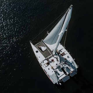 Логотип телеграм канала @sailing_astrakhan — Катамараны Астрахани