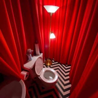 Логотип телеграм канала @schwrtz_shit — schwrtz shitposting 🦐