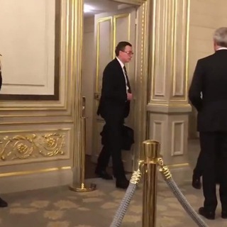Логотип телеграм канала @shitfso — Чемоданчик Президента