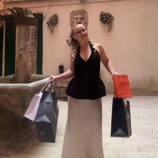 Логотип телеграм канала @sho_bayer — SHO твой личный байер 🛍