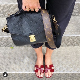 Логотип телеграм канала @shopping_brendoff_nalichie — В НАЛИЧИИ shopping_brendoff
