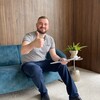 Логотип телеграм канала @shvetsovworld — Ключевой элемент - Михаил Швецов