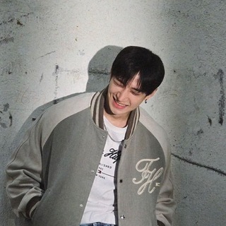 Логотип телеграм канала @skz_fotopublic — ФОТОГРАФИИ СТРЕЙ КИДС | SKZ 🍂
