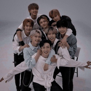 Логотип телеграм канала @skz_hugs — В объятиях Stray Kids♥︎