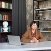 Логотип телеграм канала @slyzhebniy_roman — Служебный роман. Морозова