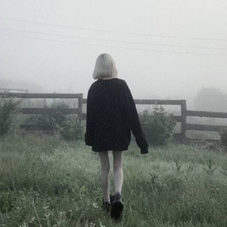 Логотип телеграм канала @smallworldi — мевертик
