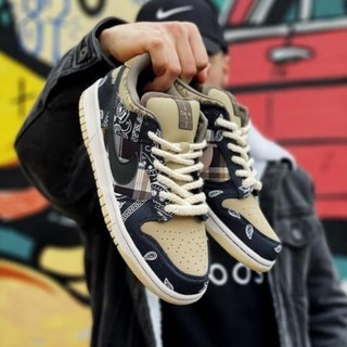 Логотип телеграм канала @sneakers_moscow11 — SNEAKERS MOSCOW 👟