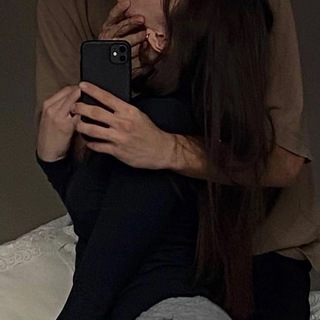 Логотип телеграм канала @spitsladkaya — искусанные губы