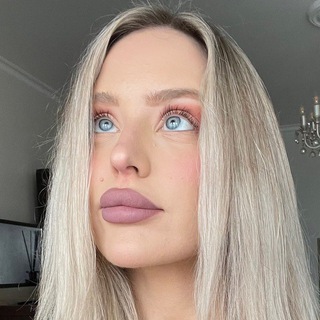 Логотип телеграм канала @startupgirlife — стартапер, полюбивший бездну