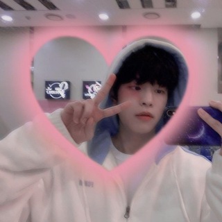 Логотип телеграм канала @staywisss — 𝔰𝔱𝔞𝛾𝔴𝔦𝔰{🪃}}