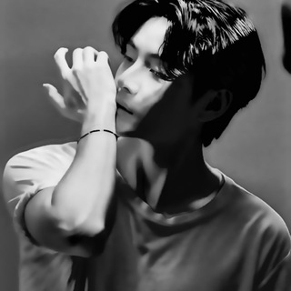 Логотип телеграм канала @stikersfrkpop — твой мир