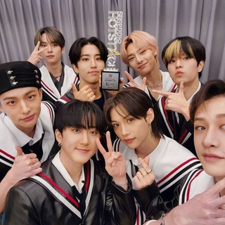 Логотип телеграм канала @straykidsoff — STRAY KIDS⚡