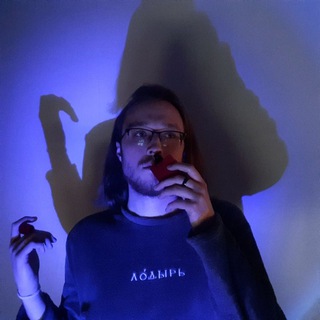Логотип телеграм канала @stunningsmell — Душный дневник