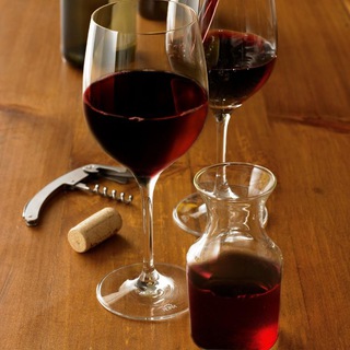 Логотип телеграм канала @svinompojiznyviatheslavmalishev — С вином по жизни🍷🍽🍹🔎