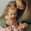 Логотип телеграм канала @taayusik — ну привет, я Настя!