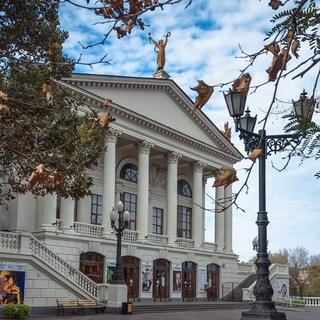 Логотип телеграм канала @teatrlunacharskogo — Севастопольский театр имени А.В. Луначарского