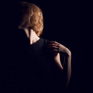 Логотип телеграм канала @thefeltsense — Искусство переживать