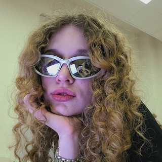Логотип телеграм канала @thoughtsdasha — драг, но не наркотик