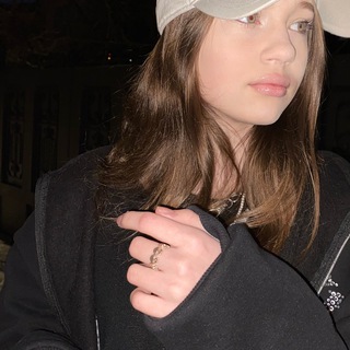 Логотип телеграм канала @thougrunge — кринж лиля