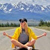 Логотип телеграм канала @travel_cheap_world — С рюкзаком по миру