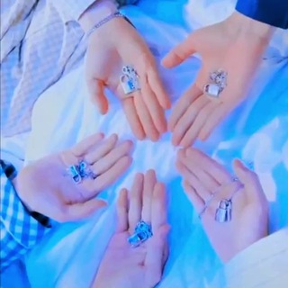 Логотип телеграм канала @txt_bhit — TXT • BigHit Ent.