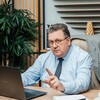 Логотип телеграм канала @ustenikovr — В точку! Рост прибыли в пищевке с Романом Устениковым