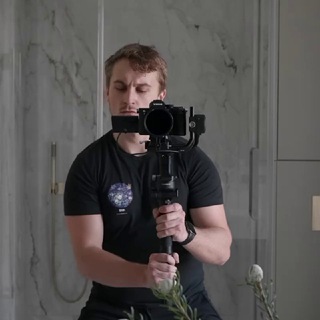 Логотип телеграм канала @vadim_telyatov — Vadim | Filmmaker 🎥