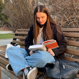 Лагатып тэлеграм-канала valiushachitaet — Валюша читает