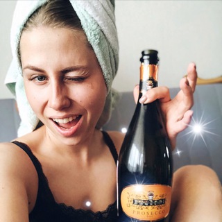Логотип телеграм канала @vasha_stasha — Посиделки с Суворовой 🍷