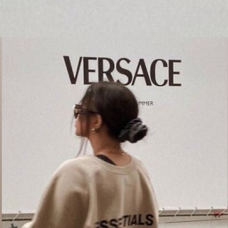 Логотип телеграм канала @versace_muze — 𝖵 𝖤 𝖱 𝖲 𝖠 𝖢 𝖤