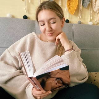 Логотип телеграм канала @vesna_julia — Юля Весна 🌿 про жизнь и книги