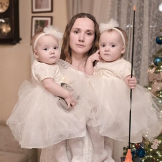 Логотип телеграм канала @vgostyax_ymatyshki — Вгостях_у_матушки