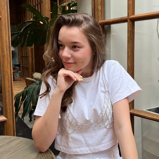 Логотип телеграм канала @vika_teacher_mechty — Вика и английский 🇬🇧
