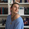 Логотип телеграм канала @vikaa_books — Вика в мире книг✨