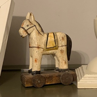 Логотип телеграм канала @vintage_hobbyhorse — Винтажная лошадка
