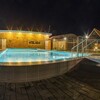 Логотип телеграм канала @vizithotel — Vizit Hotel&Hills отель с добрым ❤️