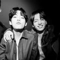 Логотип телеграм канала @vkook2 — vkook_mom