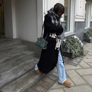Логотип телеграм канала @vrodepomodemsk — OUTFITs