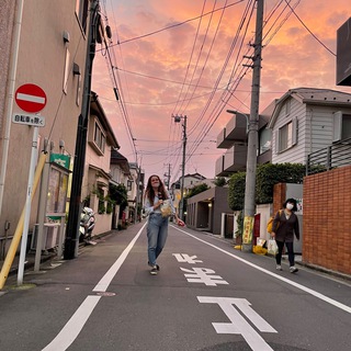 Логотип телеграм канала @wakemeupat4am — Токийская Настя🌅