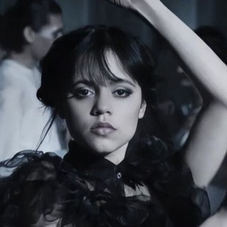 Логотип телеграм канала @wednesdayrussia — Сериал «Уэнсдэй»