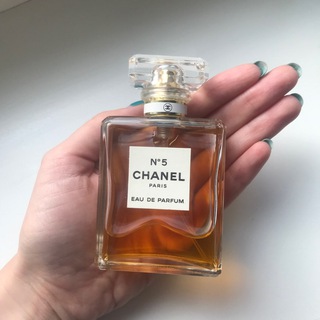 Логотип телеграм канала @whatsthissmell — чем это здесь так пахнет?