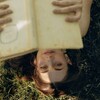 Логотип телеграм канала @wikisbooks — еще страничку и всё!