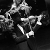 Логотип телеграм канала @yakushevviolin — Скрипка, мостик, два смычка