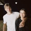 Логотип телеграм канала @ymllkk — 𝒎𝒚 𝒘𝒐𝒓𝒍𝒅.